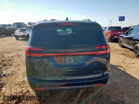 ✅ 2023 Chrysler Pacifica Limited • VIN: 2C4RC1GG8PR625799 • Lot: 85699155. Listed on Copart with 29,273 mi. Free auction sales archive from the USA and detailed vehicle history report at DreamBid. Image 6.