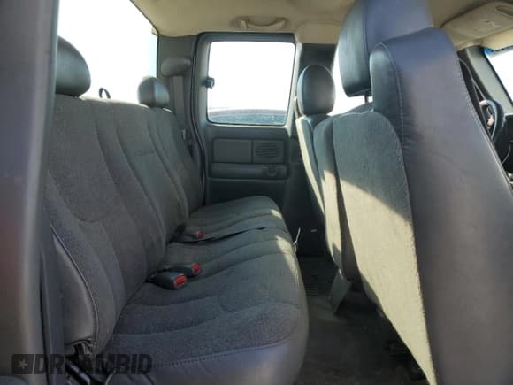 ✅ 2004 GMC Sierra 1500 SLE • VIN: 2GTEC19VX41186464 • Лот: 86314465. Опубликован ранее на Copart с пробегом 177 402 миль. Бесплатный доступ к архиву аукционных продаж из США и подробный отчёт об истории автомобиля на DreamBid. Изображение 10.