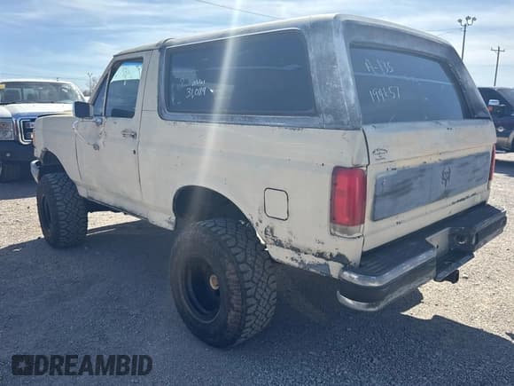 ✅ 1990 Ford Bronco XL • VIN: 1FMEU15N6LLA83856 • Lot: 50408495. Listed on Copart with 31,090 mi. Free auction sales archive from the USA and detailed vehicle history report at DreamBid. Image 3.