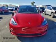 ✅ 2023 Tesla Model Y Long Range • VIN: 7SAYGDEE0PF872641 • Lot: 93860025. Wystawiony na Copart z przebiegiem 31 991 mil. Bezpłatny archiwum sprzedaży aukcyjnych z USA i szczegółowy raport historii pojazdu na DreamBid. Zdjęcie 5.