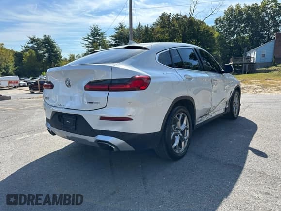 ✅ 2023 BMW X4 xDrive30i • VIN: 5UX33DT04P9T06288 • Lot: 81012525. Wystawiony na Copart z przebiegiem 83 669 mil. Bezpłatny archiwum sprzedaży aukcyjnych z USA i szczegółowy raport historii pojazdu na DreamBid. Zdjęcie 3.