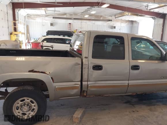 2002 Chevrolet Silverado 1500HD LS with VIN 1GCGK13U42F107887, listed as a IAAI auction lot 42772154 with 102,596 mi miles and . Bid and sale history available at DreamBid. Image 6.