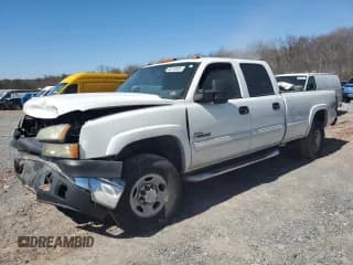 ✅ 2006 Chevrolet Silverado 2500HD LT2 • VIN: 1GCHK23D06F146802 • Lot: 46215855. Wystawiony na Copart z przebiegiem 296 034 mil. Bezpłatny archiwum sprzedaży aukcyjnych z USA i szczegółowy raport historii pojazdu na DreamBid. Zdjęcie 1.
