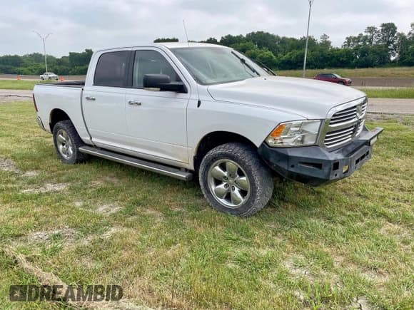 ✅ 2015 Ram 1500 Lone Star • VIN: 1C6RR7LM1FS688552 • Lot: 92531995. Wystawiony na Copart z przebiegiem Nie podano. Bezpłatny archiwum sprzedaży aukcyjnych z USA i szczegółowy raport historii pojazdu na DreamBid. Zdjęcie 1.