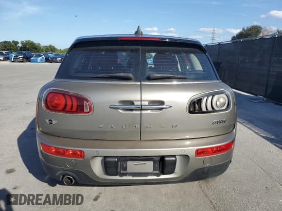 ✅ 2017 MINI Clubman Cooper • VIN: WMWLN5C36H2E33145 • Lot: 89855455. Wystawiony na Copart z przebiegiem 80 203 mil. Bezpłatny archiwum sprzedaży aukcyjnych z USA i szczegółowy raport historii pojazdu na DreamBid. Zdjęcie 6.