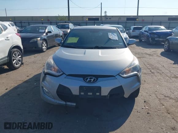 ✅ 2017 Hyundai Veloster Value Edition • VIN: KMHTC6AD7HU305732 • Lot: 43358586. Wystawiony na IAAI z przebiegiem 158 569 mil. Bezpłatny archiwum sprzedaży aukcyjnych z USA i szczegółowy raport historii pojazdu na DreamBid. Zdjęcie 6.