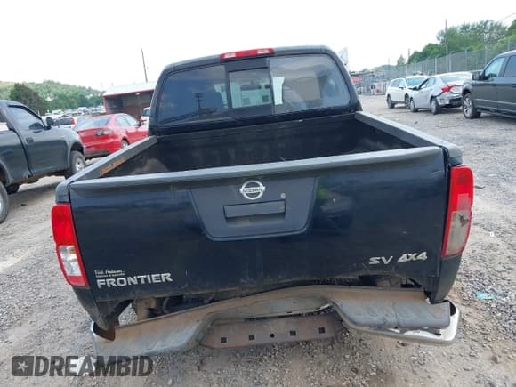 ✅ 2015 Nissan Frontier S • VIN: 1N6AD0EV2FN735908 • Lot: 42388456. Wystawiony na IAAI z przebiegiem 164 889 mil. Bezpłatny archiwum sprzedaży aukcyjnych z USA i szczegółowy raport historii pojazdu na DreamBid. Zdjęcie 16.
