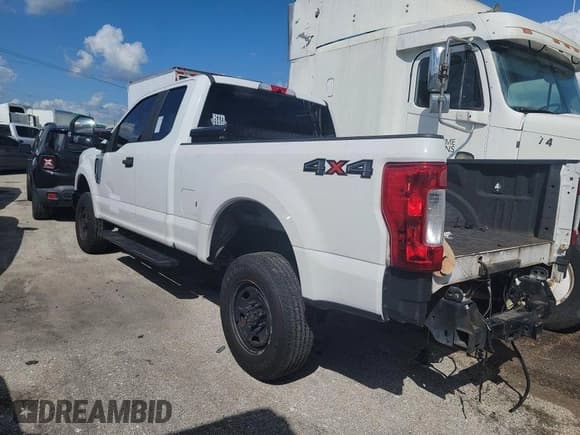 ✅ 2018 Ford F-250 XL • VIN: 1FT7X2B60JEC21237 • Лот: 43438119. Опубликован ранее на IAAI с пробегом 174 880 миль. Бесплатный доступ к архиву аукционных продаж из США и подробный отчёт об истории автомобиля на DreamBid. Изображение 32.