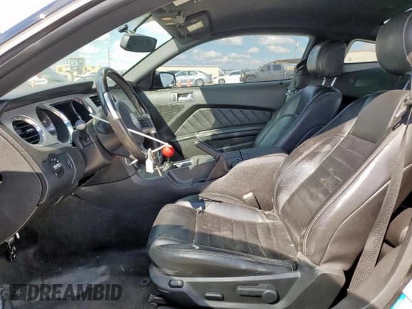 ✅ 2013 Ford Mustang GT • VIN: 1ZVBP8CF0D5244885 • Lot: 85490005. Wystawiony na Copart z przebiegiem 108 200 mil. Bezpłatny archiwum sprzedaży aukcyjnych z USA i szczegółowy raport historii pojazdu na DreamBid. Zdjęcie 7.