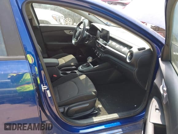 ✅ 2023 Kia Forte LXS • VIN: 3KPF24AD4PE683562 • Lot: 42320002. Wystawiony na IAAI z przebiegiem 29 095 mil. Bezpłatny archiwum sprzedaży aukcyjnych z USA i szczegółowy raport historii pojazdu na DreamBid. Zdjęcie 5.