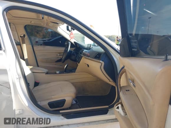 ✅ 2015 BMW 3 Series 328i xDrive • VIN: WBA3B5G58FNS14703 • Lot: 43357969. Listed on IAAI with 112,214 mi. Free auction sales archive from the USA and detailed vehicle history report at DreamBid. Image 5.