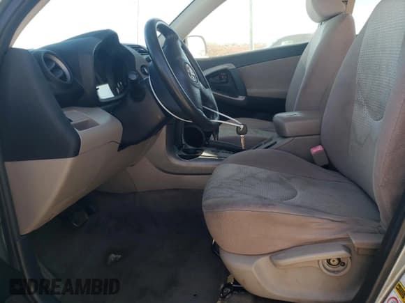 ✅ 2007 Toyota RAV4 • VIN: JTMBD35V175076083 • Lot: 92801215. Wystawiony na Copart z przebiegiem 103 365 mil. Bezpłatny archiwum sprzedaży aukcyjnych z USA i szczegółowy raport historii pojazdu na DreamBid. Zdjęcie 7.