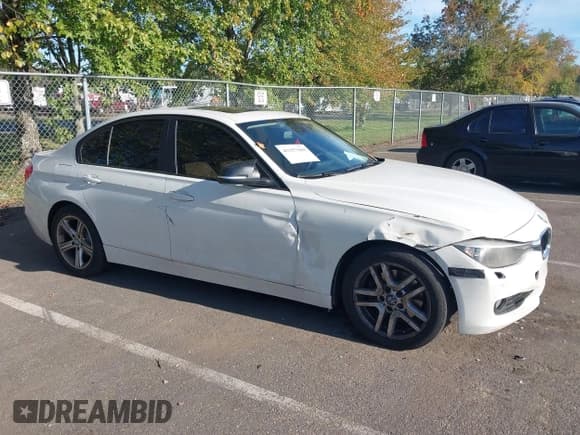 ✅ 2015 BMW 3 Series 328i xDrive • VIN: WBA3B5G58FNS14703 • Lot: 43357969. Listed on IAAI with 112,214 mi. Free auction sales archive from the USA and detailed vehicle history report at DreamBid. Image 17.