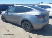 ✅ 2024 Tesla Model Y Long Range • VIN: 7SAYGAEE3RF153644 • Lot: 41932624. Wystawiony na IAAI z przebiegiem Nie podano. Bezpłatny archiwum sprzedaży aukcyjnych z USA i szczegółowy raport historii pojazdu na DreamBid. Zdjęcie 3.
