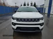 ✅ 2023 Jeep Compass Altitude • VIN: 3C4NJDBN6PT553753 • Lot: 90745885. Wystawiony na Copart z przebiegiem 9 326 mil. Bezpłatny archiwum sprzedaży aukcyjnych z USA i szczegółowy raport historii pojazdu na DreamBid. Zdjęcie 5.