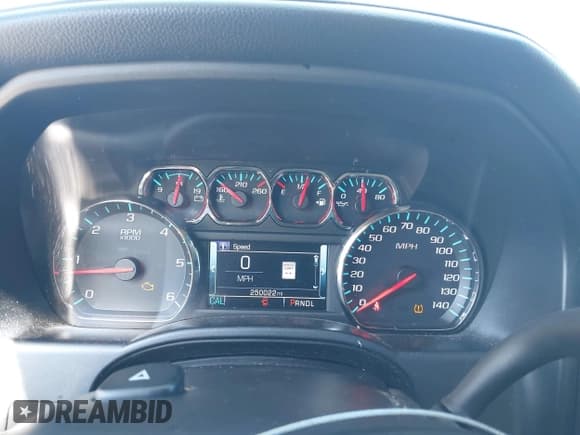 ✅ 2017 Chevrolet Silverado 1500 High Country • VIN: 3GCUKTEC5HG509458 • Lot: 43517091. Wystawiony na IAAI z przebiegiem 250 022 mil. Bezpłatny archiwum sprzedaży aukcyjnych z USA i szczegółowy raport historii pojazdu na DreamBid. Zdjęcie 7.