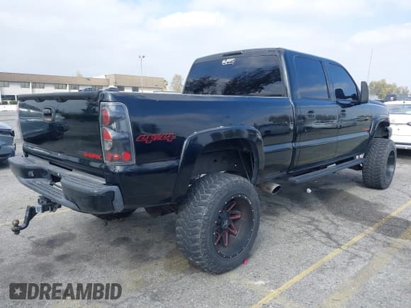 ✅ 2005 Chevrolet Silverado 2500HD LS • VIN: 1GCHK23205F891840 • Lot: 41901312. Listed on IAAI with 197,678 mi. Free auction sales archive from the USA and detailed vehicle history report at DreamBid. Image 4.