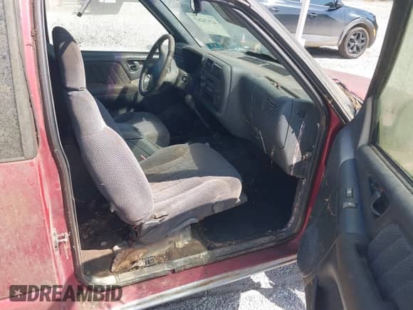 1997 Chevrolet Blazer LS z VIN 1GNCT18W7VK136406, wystawiony jako IAAI lot #42574267 z przebiegiem 185 908 mil mil oraz . Historia ofert i sprzedaży dostępna na DreamBid. Obrazek 5.