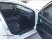 2020 Toyota Camry Hybrid SE z VIN 4T1J31AK6LU536333, wystawiony jako IAAI lot #43088914 z przebiegiem 73 421 mil mil oraz . Historia ofert i sprzedaży dostępna na DreamBid. Obrazek 5.