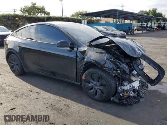 ✅ 2024 Tesla Model Y • VIN: 7SAYGDED7RF097894 • Lot: 84604555. Wystawiony na Copart z przebiegiem 25 423 mil. Bezpłatny archiwum sprzedaży aukcyjnych z USA i szczegółowy raport historii pojazdu na DreamBid. Zdjęcie 4.