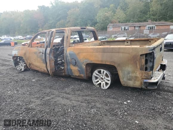 ✅ 2017 Chevrolet Silverado 1500 LT • VIN: 1GCVKREC8HZ359353 • Лот: 69801615. Опубликован ранее на Copart с пробегом Не указан. Бесплатный доступ к архиву аукционных продаж из США и подробный отчёт об истории автомобиля на DreamBid. Изображение 2.