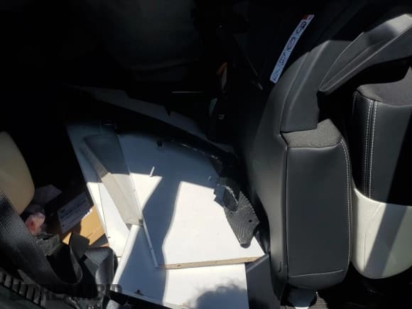 ✅ 2024 Toyota Sequoia SR5 • VIN: 7SVAAABAXRX028072 • Лот: 56857084. Опубликован ранее на Copart с пробегом Не указан. Бесплатный доступ к архиву аукционных продаж из США и подробный отчёт об истории автомобиля на DreamBid. Изображение 11.