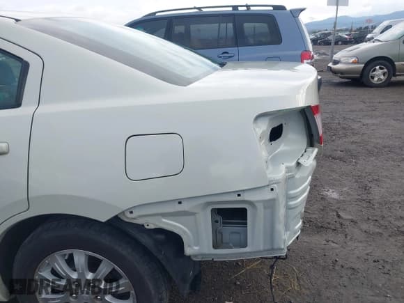 ✅ 2009 Mitsubishi Galant ES • VIN: 4A3AB36F39E025578 • Lot: 43704507. Listed on IAAI with 152,281 mi. Free auction sales archive from the USA and detailed vehicle history report at DreamBid. Image 19.