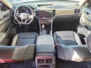 ✅ 2023 Volkswagen Atlas SE • VIN: 1V2JR2CA3PC513289 • Lot: 85411155. Wystawiony na Copart z przebiegiem 33 171 mil. Bezpłatny archiwum sprzedaży aukcyjnych z USA i szczegółowy raport historii pojazdu na DreamBid. Zdjęcie 8.