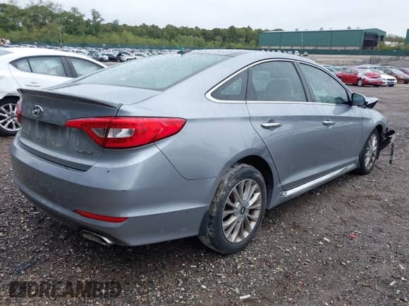 2015 Hyundai Sonata Sport z VIN 5NPE34AF7FH161156, wystawiony jako IAAI lot #43391308 z przebiegiem 204 553 mil mil oraz . Historia ofert i sprzedaży dostępna na DreamBid. Obrazek 4.