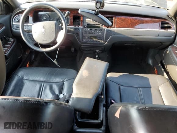 ✅ 2011 Lincoln Town Car Executive L • VIN: 2LNBL8EV2BX764418 • Лот: 69111015. Опубликован ранее на Copart с пробегом 531 150 миль. Бесплатный доступ к архиву аукционных продаж из США и подробный отчёт об истории автомобиля на DreamBid. Изображение 8.