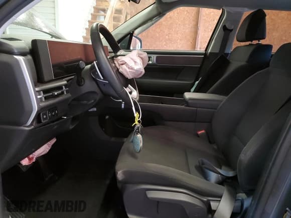 ✅ 2025 Hyundai Santa Fe SE • VIN: 5NMP1DGL5SH080174 • Lot: 68881235. Listed on Copart with 9,334 mi. Free auction sales archive from the USA and detailed vehicle history report at DreamBid. Image 7.