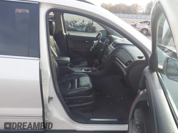 ✅ 2013 Chevrolet Traverse LTZ • VIN: 1GNKVLKD3DJ182084 • Lot: 43696089. Wystawiony na IAAI z przebiegiem 196 099 mil. Bezpłatny archiwum sprzedaży aukcyjnych z USA i szczegółowy raport historii pojazdu na DreamBid. Zdjęcie 5.