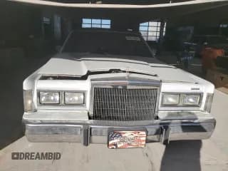 ✅ 1988 Lincoln Town Car • VIN: 1LNBM82F7JY831474 • Lot: 83751464. Listed on Copart with 289,494 mi. Free auction sales archive from the USA and detailed vehicle history report at DreamBid. Image 5.