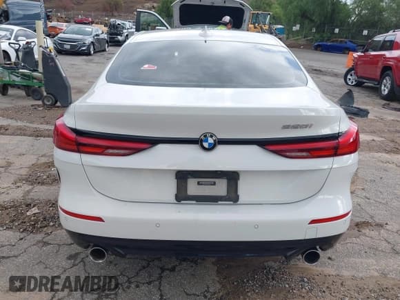 ✅ 2021 BMW 2 Series 228i • VIN: WBA53AK02M7J43610 • Lot: 43704080. Wystawiony na IAAI z przebiegiem 58 787 mil. Bezpłatny archiwum sprzedaży aukcyjnych z USA i szczegółowy raport historii pojazdu na DreamBid. Zdjęcie 16.