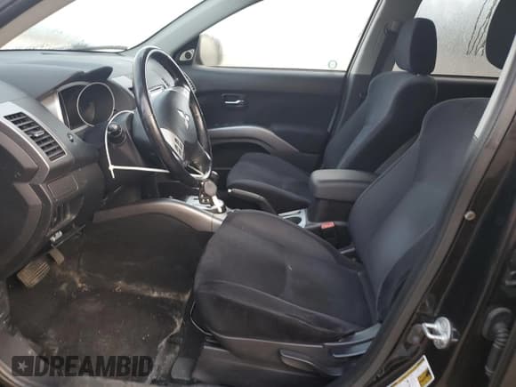 ✅ 2009 Mitsubishi Outlander ES • VIN: JA4LT21W59Z603239 • Lot: 68454275. Listed on Copart with 135,195 mi. Free auction sales archive from the USA and detailed vehicle history report at DreamBid. Image 7.