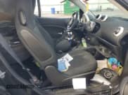 ✅ 2016 Smart fortwo Passion • VIN: WMEFJ5DA0GK076339 • Lot: 68891564. Wystawiony na Copart z przebiegiem Nie podano. Bezpłatny archiwum sprzedaży aukcyjnych z USA i szczegółowy raport historii pojazdu na DreamBid. Zdjęcie 10.