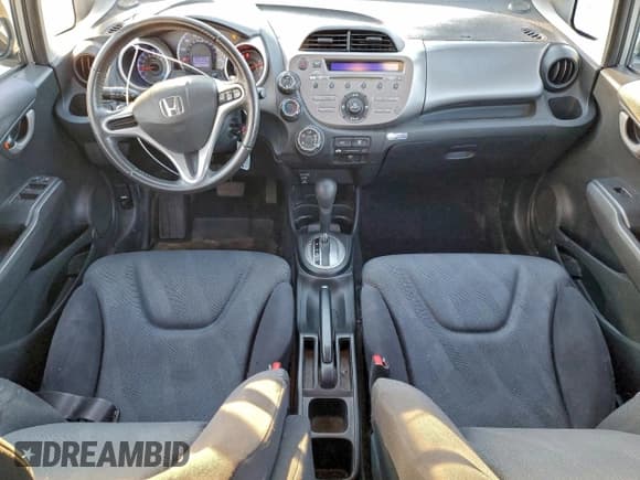 ✅ 2010 Honda Fit Sport • VIN: JHMGE8H49AS022301 • Lot: 95333465. Wystawiony na Copart z przebiegiem 82 439 mil. Bezpłatny archiwum sprzedaży aukcyjnych z USA i szczegółowy raport historii pojazdu na DreamBid. Zdjęcie 8.