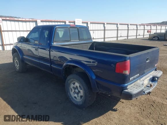 ✅ 2002 GMC Sonoma SLS • VIN: 1GTCT19W328116153 • Lot: 43310732. Wystawiony na IAAI z przebiegiem 174 333 mil. Bezpłatny archiwum sprzedaży aukcyjnych z USA i szczegółowy raport historii pojazdu na DreamBid. Zdjęcie 3.