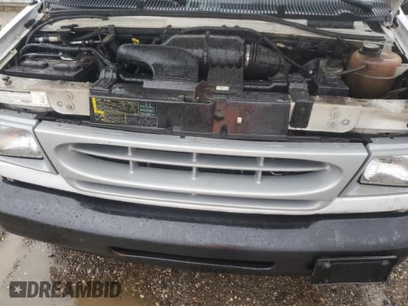 ✅ 2002 Ford Econoline Cargo • VIN: 1FTNE24L42HA52274 • Lot: 87182324. Wystawiony na Copart z przebiegiem 185 526 mil. Bezpłatny archiwum sprzedaży aukcyjnych z USA i szczegółowy raport historii pojazdu na DreamBid. Zdjęcie 12.