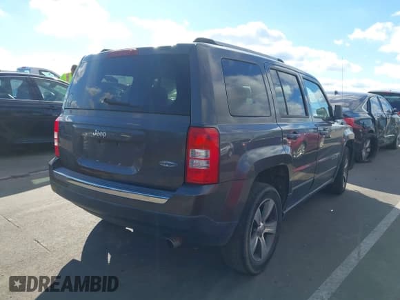 ✅ 2016 Jeep Patriot High Altitude • VIN: 1C4NJPFA7GD700547 • Lot: 43567000. Wystawiony na IAAI z przebiegiem 193 492 mil. Bezpłatny archiwum sprzedaży aukcyjnych z USA i szczegółowy raport historii pojazdu na DreamBid. Zdjęcie 4.