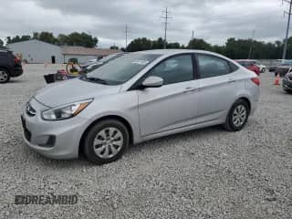 2017 Hyundai Accent SE z VIN KMHCT4AE8HU283124, wystawiony jako Copart lot #69971505 z przebiegiem 130 184 mil mil oraz Czysty tytuł • Clean title. Historia ofert i sprzedaży dostępna na DreamBid. Obrazek 1.