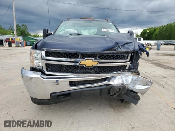 ✅ 2012 Chevrolet Silverado 2500HD Work Truck • VIN: 1GC2KVEG7CZ212769 • Lot: 57897115. Wystawiony na Copart z przebiegiem Nie podano. Bezpłatny archiwum sprzedaży aukcyjnych z USA i szczegółowy raport historii pojazdu na DreamBid. Zdjęcie 5.