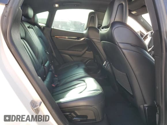 ✅ 2018 Maserati Levante S GranSport • VIN: ZN661YUS0JX269737 • Lot: 82872953. Wystawiony na Copart z przebiegiem 98 866 mil. Bezpłatny archiwum sprzedaży aukcyjnych z USA i szczegółowy raport historii pojazdu na DreamBid. Zdjęcie 11.