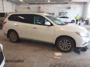 ✅ 2015 Nissan Pathfinder SL • VIN: 5N1AR2MM0FC709792 • Lot: 43135667. Wystawiony na IAAI z przebiegiem 173 174 mil. Bezpłatny archiwum sprzedaży aukcyjnych z USA i szczegółowy raport historii pojazdu na DreamBid. Zdjęcie 13.