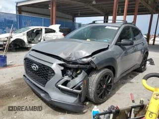 ✅ 2021 Hyundai Kona Night Edition • VIN: KM8K63A5XMU695441 • Лот: 65149325. Опубликован ранее на Copart с пробегом 56 662 миль. Бесплатный доступ к архиву аукционных продаж из США и подробный отчёт об истории автомобиля на DreamBid. Изображение 1.