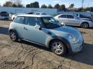 ✅ 2013 MINI Hardtop • VIN: WMWSU3C55DT689959 • Лот: 93443645. Опубликован ранее на Copart с пробегом 86 934 миль. Бесплатный доступ к архиву аукционных продаж из США и подробный отчёт об истории автомобиля на DreamBid. Изображение 4.