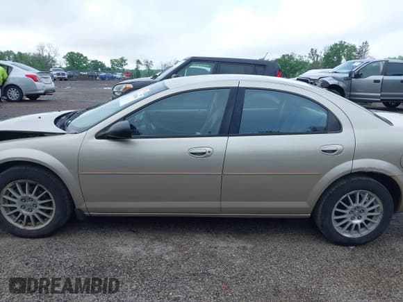✅ 2006 Chrysler Sebring • VIN: 1C3EL46X06N236544 • Lot: 42289101. Wystawiony na IAAI z przebiegiem 151 158 mil. Bezpłatny archiwum sprzedaży aukcyjnych z USA i szczegółowy raport historii pojazdu na DreamBid. Zdjęcie 15.