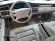 ✅ 1995 Cadillac DeVille • VIN: 1G6KD52B3SU271383 • Lot: 56870365. Wystawiony na Copart z przebiegiem 173 610 mil. Bezpłatny archiwum sprzedaży aukcyjnych z USA i szczegółowy raport historii pojazdu na DreamBid. Zdjęcie 8.