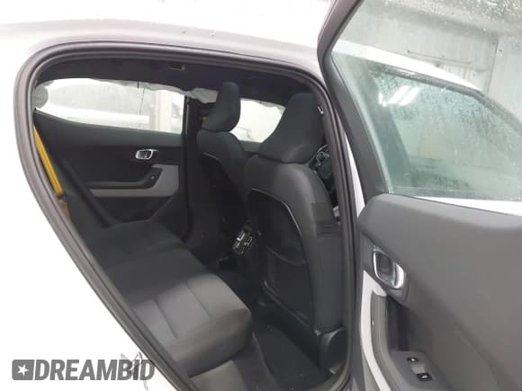 ✅ 2022 Polestar 2 • VIN: LPSED3KA1NL074639 • Lot: 41877896. Wystawiony na IAAI z przebiegiem 16 749 mil. Bezpłatny archiwum sprzedaży aukcyjnych z USA i szczegółowy raport historii pojazdu na DreamBid. Zdjęcie 8.