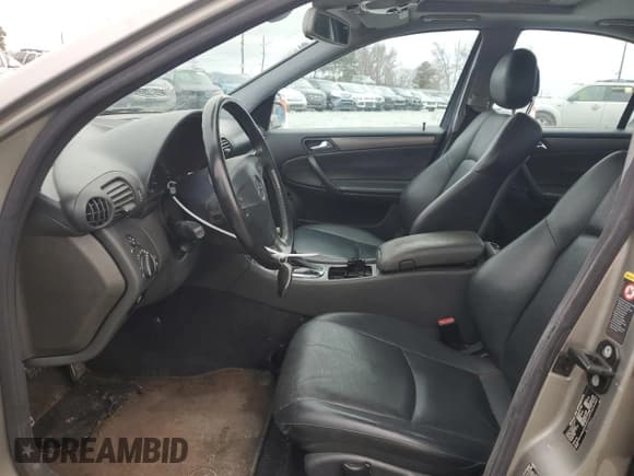 ✅ 2004 Mercedes-Benz C 230 Kompressor • VIN: WDBRF40J24F535886 • Lot: 85705154. Wystawiony na Copart z przebiegiem 145 446 mil. Bezpłatny archiwum sprzedaży aukcyjnych z USA i szczegółowy raport historii pojazdu na DreamBid. Zdjęcie 7.